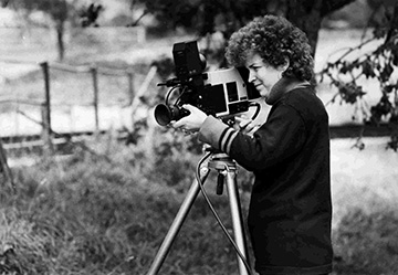 Carole Roussopoulos lors du tournage de Profession : agricultrice (1982)